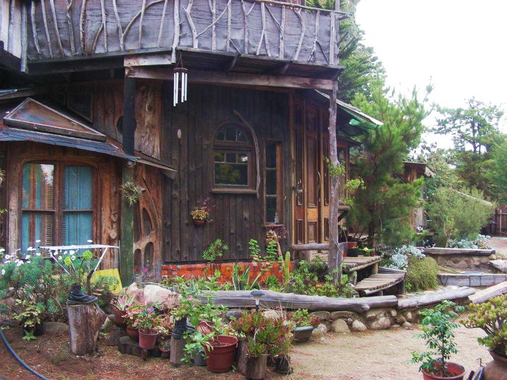 Horcon, Chile: the cosy handcrafted house of our new friends.
