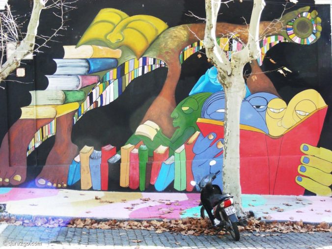 wall of a school in Colonia