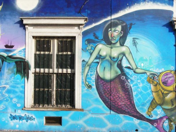 Santiago-Barrio-Brasil streetart detail: drugged mermaid