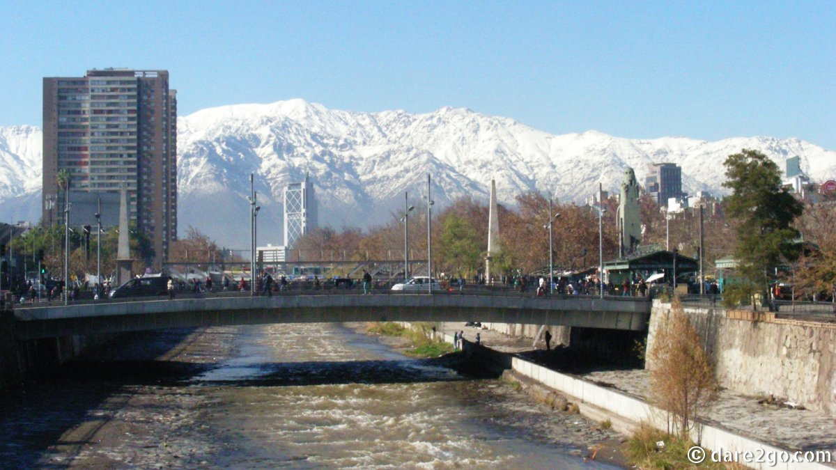 It's hardly ever cold enough to snow in Santiago. But I would sometimes see fresh snow on the mountains, after heavy rain in the city cleared the smog. It's like seeing the mountains in 'High Definition', as described by one of the adults I was teaching English to in Santiago.