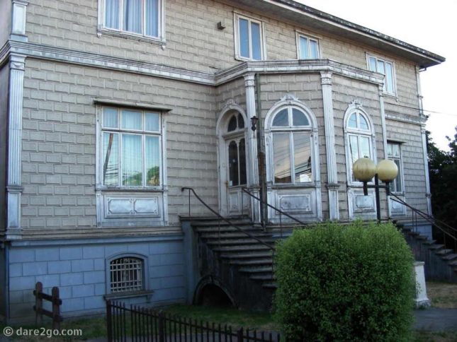 fake-stone-iron-cladding