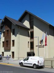 government-building-in-iron