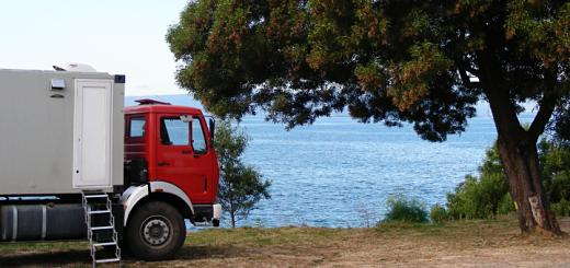 For once a nice GRASSY camping spot at Lago Ranco