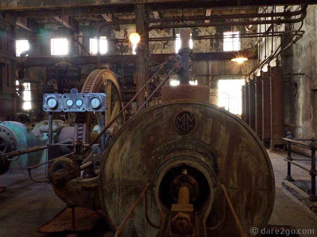 The original steam engines in the machine room of Fray Bentos. Later two large diesel generators were added (not in photo).