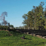 Concordia: a large horse statue, made from steel rods, in the Costanera park.