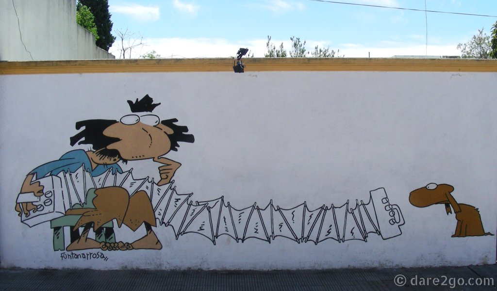 Later, on the way out of Pan de Azucar, we captured this newer mural.