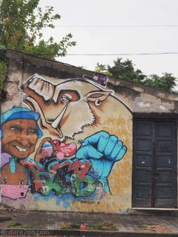 Montevideo-near-Tristan-Narvaja-market-03