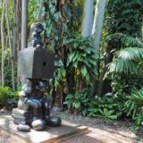 Inhotim Paul McCarthy – Boxhead: bronze sculpture sitting in the tropical jungle
