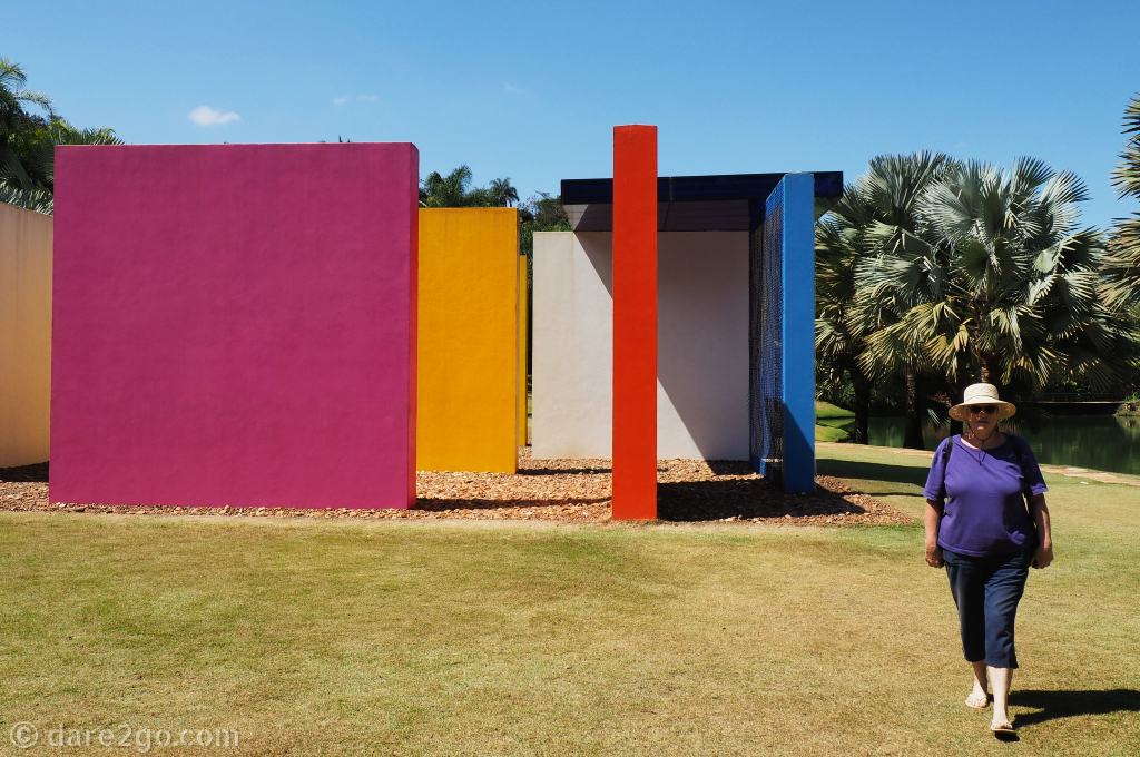 Inhotim Hélio Oiticica – Magic Square #5, De Luxe: colourful squares in open space to wander through and around.