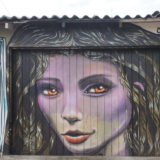 Florianópolis StreetArt: these two women's heads, side by side, couldn't be more different. One inspired by Spanish impressionists, the other almost in pop-art style.