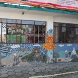 A rather naive tile mosaic on the front of this craft shop in Bom Retiro. It reflects well the local culture and landscape.