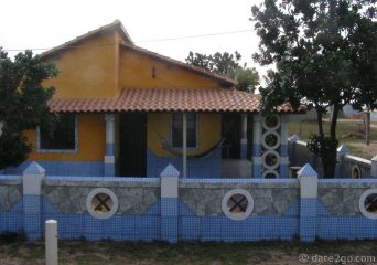 housefence-in-farol-de-sao-tome