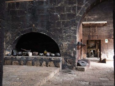 Arequipa-Santa-Catalina-kitchen