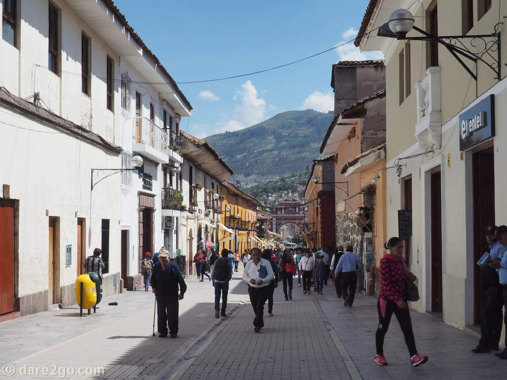 Ayacucho: walking down the pedestrian zone Jiròn 28 de Julio towards the Arch of Triumph is pleasant and interesting.