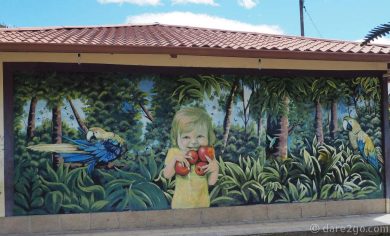 ECU-streetart-Banos-girl-apples