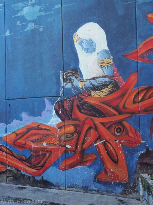 Comuna-13-streetart-blue-woman