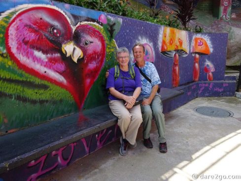 Comuna-13-streetart-love-birds