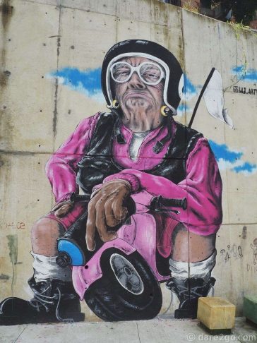 Comuna-13-woman-scooter