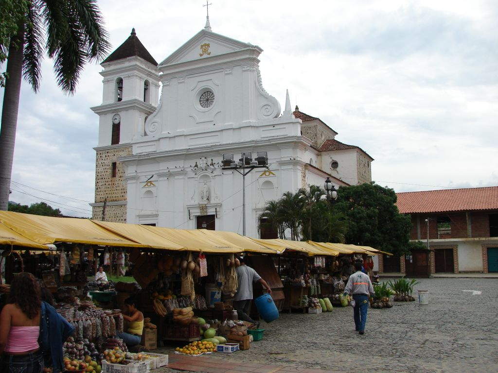 Small Historic Towns of Colombia: Santa Fe de Antioquia is only 80 kms north of Medellin. We haven't visited this historic town because at the time we were in Medellin we didn't know about it. Reportedly it receives a lot of weekend visitors from nearby Medellin.