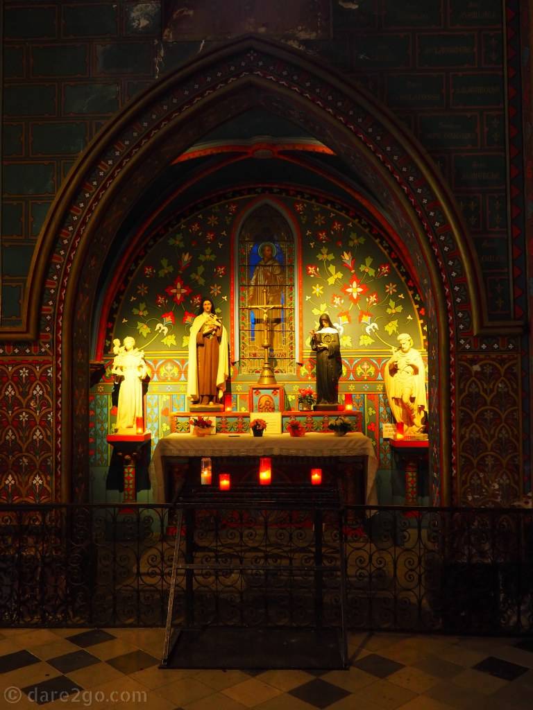 A side chapel of the basilica at the Abbaye Saint-Michel de Frigolet.