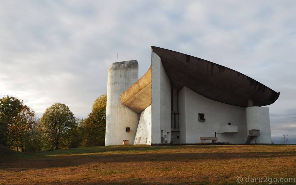 The Chapelle Notre-Dame-du-Haut in Ronchamp was designed by the famous French architect Le Corbusier. Just when we wanted to leave, the sun broke through the clouds.