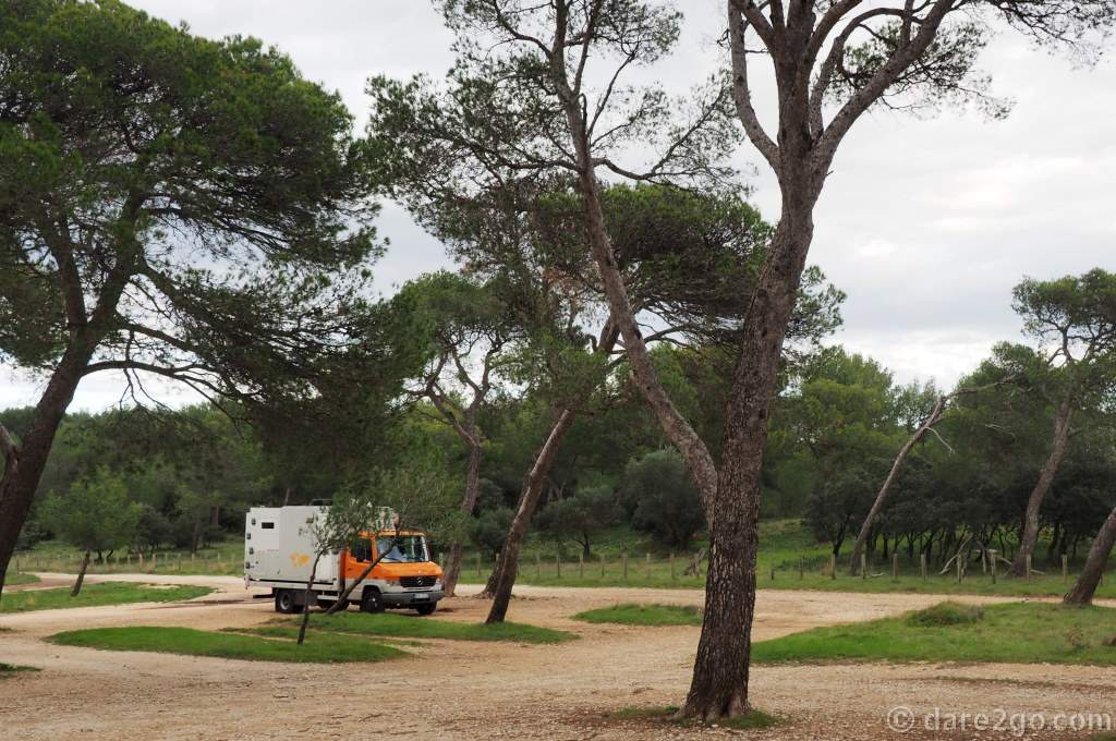 This was a beautiful, quiet spot to spend a night. The entire forest around the Abbaye Saint-Michel de Frigolet would lend itself to camping, as long as you are careful with fires in summer.