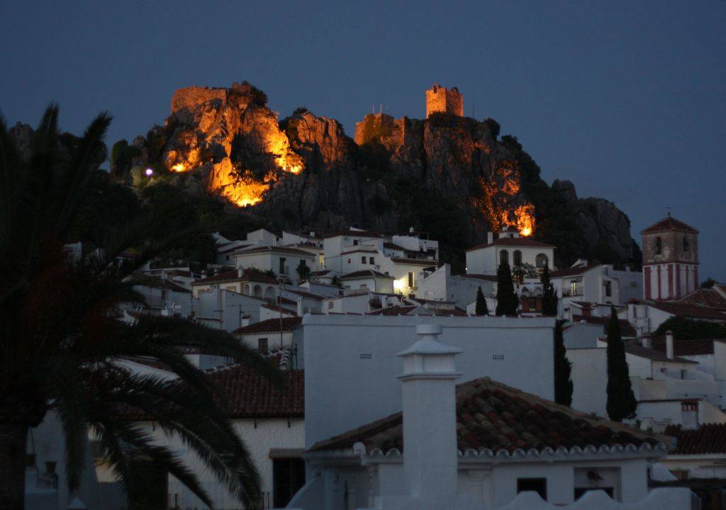 A beautiful night shot of Gaucin and its guardian castle.