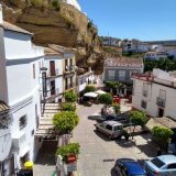 Setenil de las Bodegas: the residents really live 'on top of each other' in this white village!