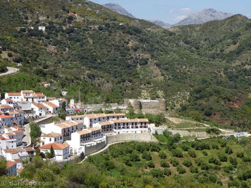 Benadalid, from Mirador de los Castañares: one of the smallest white villages we saw. Notice the remains of its Moorish castle that now houses an above ground cemetery.