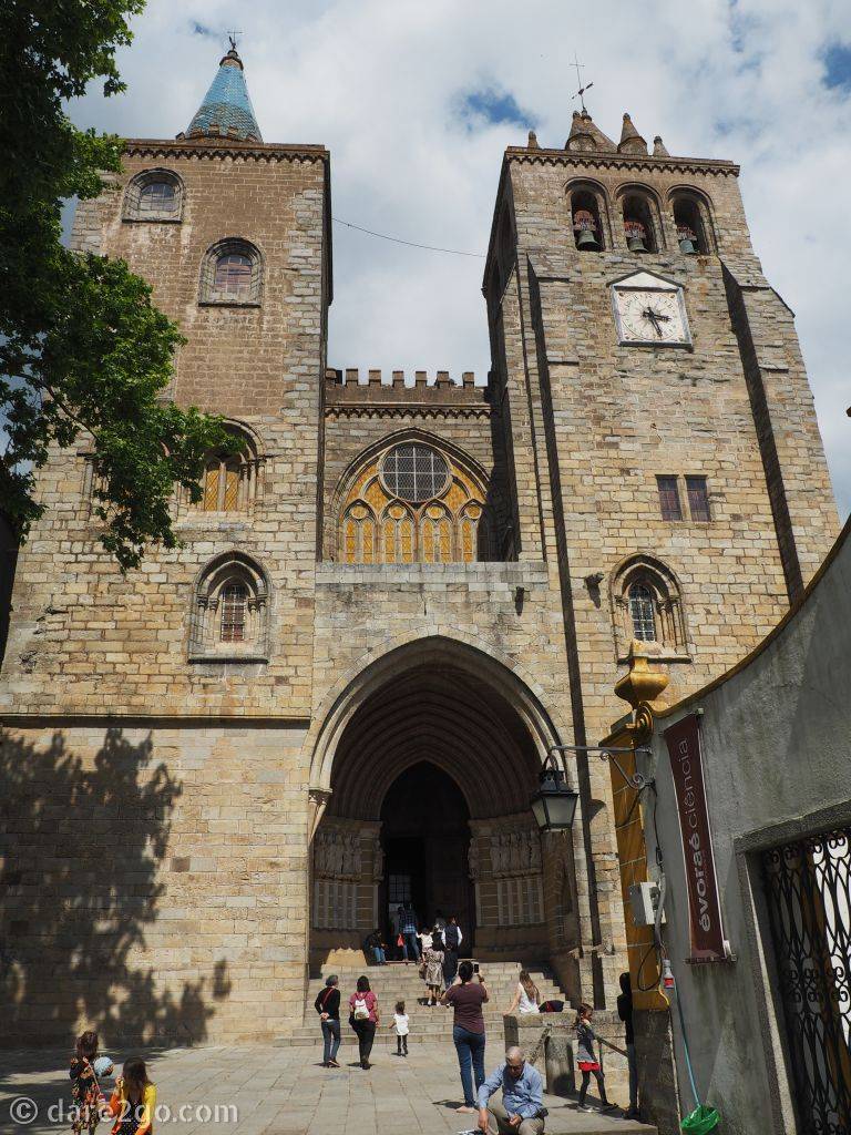 The front of the Evora Cathedral
