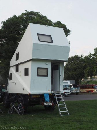 Willys-Treffen-Unimog-extendable-roof-back