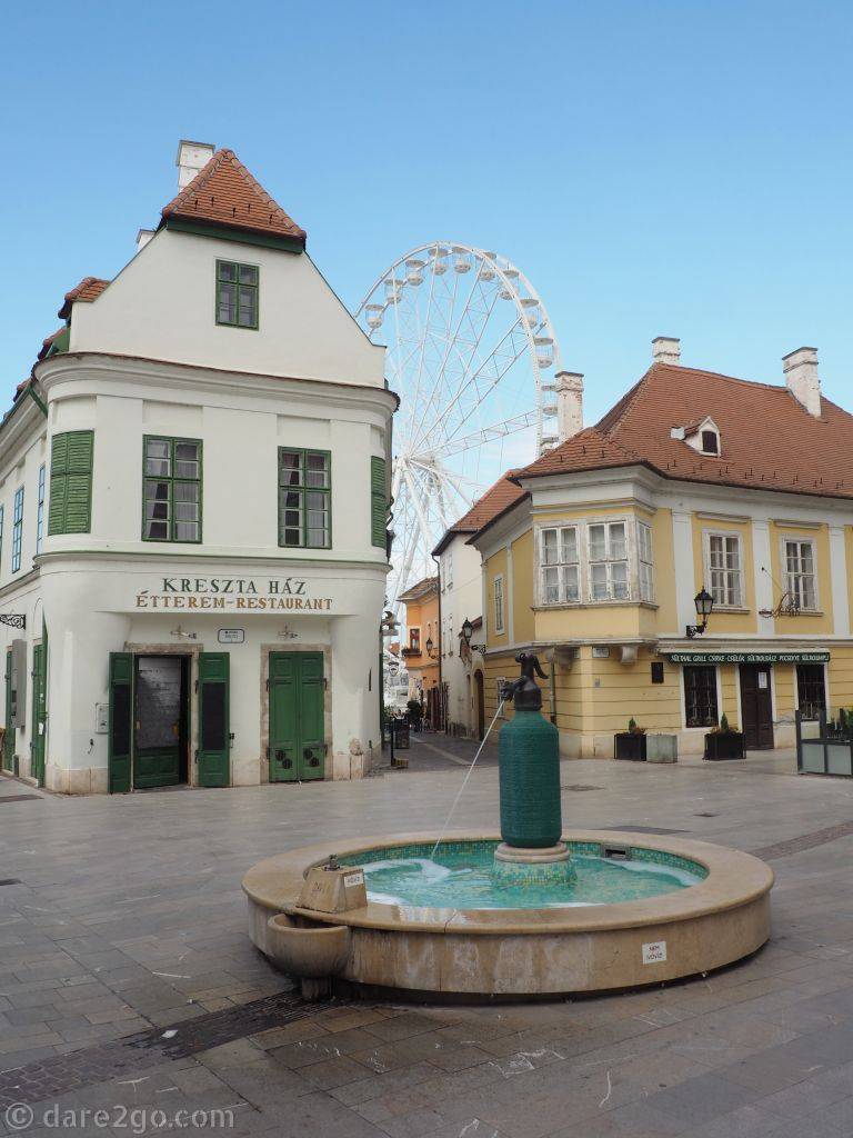 The sculpture of the "soda water siphon" looks more impressive at night, all lit up from the inside of the glass.