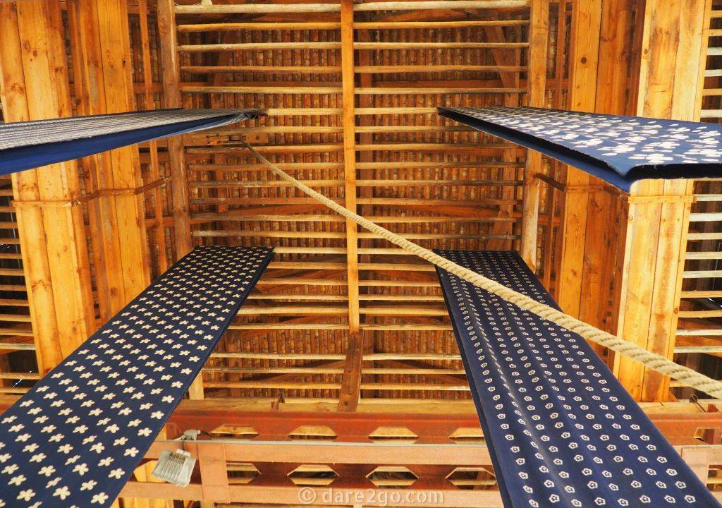 The attic is extra tall and airy. Here the fabric was hung from round rods on the ceiling to air out and dry. Now only four lengths of indigo-dyed blue & white cloth are hung here - more for decoration.