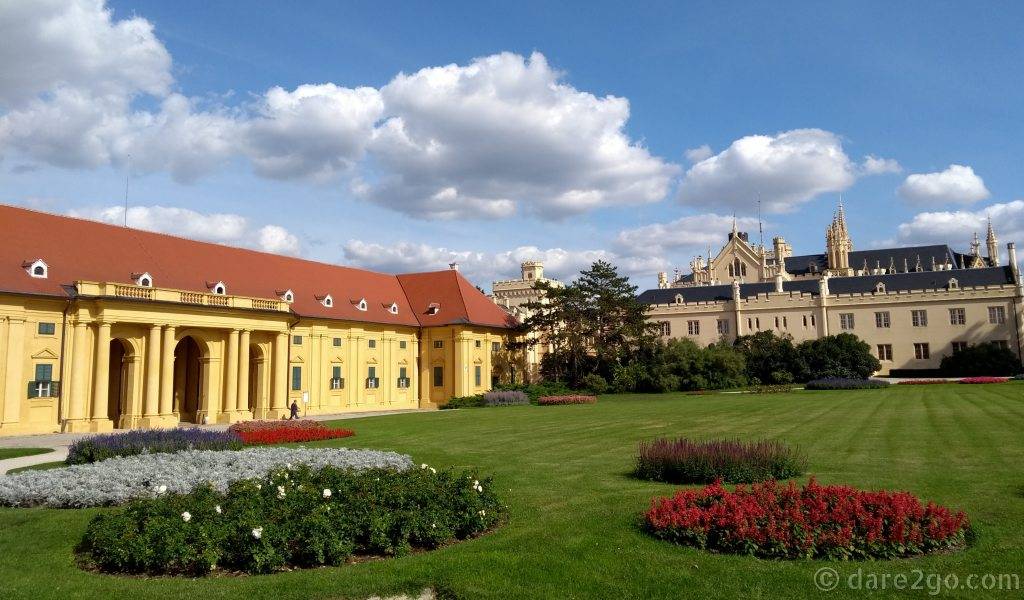 The Riding-hall from the late 1600s is a 3-winged stable with riding halls situated just west of the Lednice Chateau. It is the oldest part of the complex.