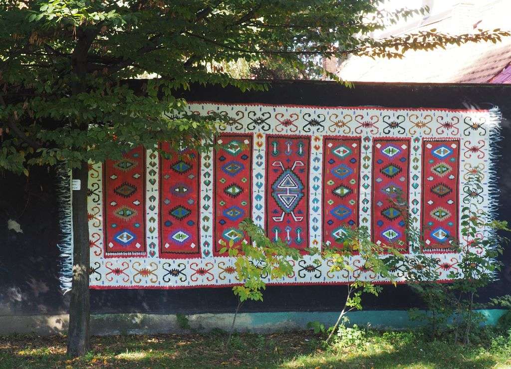 A mural in Tuzla, which shows a traditional woven carpet.