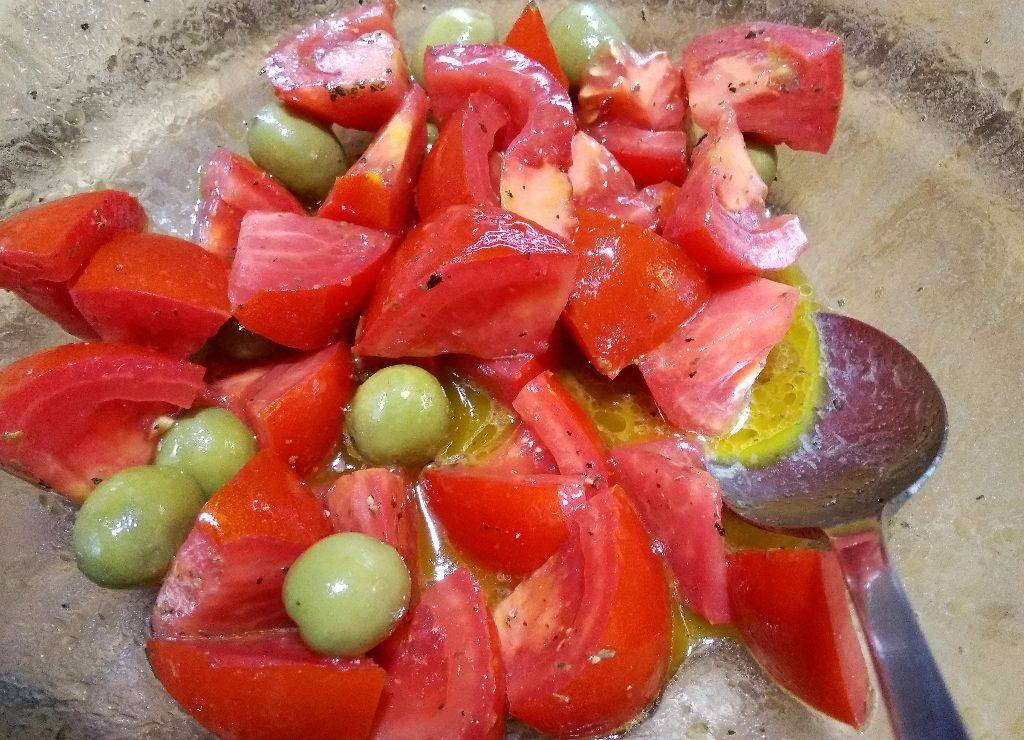 In nearly every meal in Bosnia and Herzegovina we included some tomatoes (like here in the base of a salad). We haven't had such tasty tomatoes for ages.