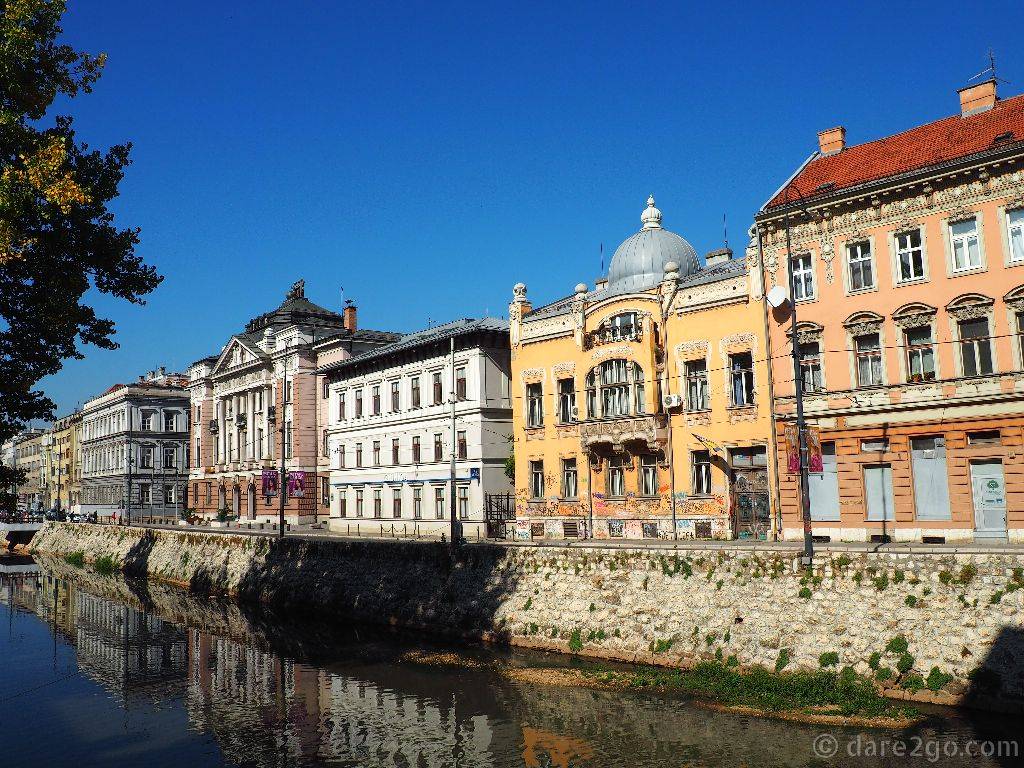 Along the banks of the Miljacka River you see many stately old buildings of Sarajevo.