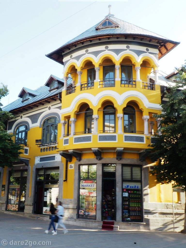 The distinct facade of the Gjon Mili Museum in the pedestrian zone.
