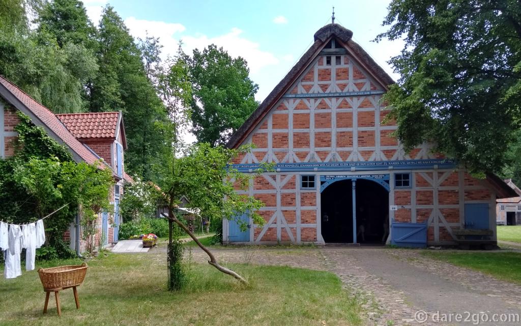 Rundling Museum Lübeln: to the left the pig stables, now textile exhibition, to the right the large "Heimathaus".