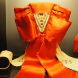 Rundling Museum in Lübeln: an old head covering on display in the textile exhibition