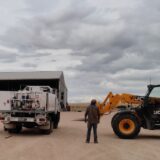 The truck is ready to have the entire tray, with watertank and pump, removed from the chassis.